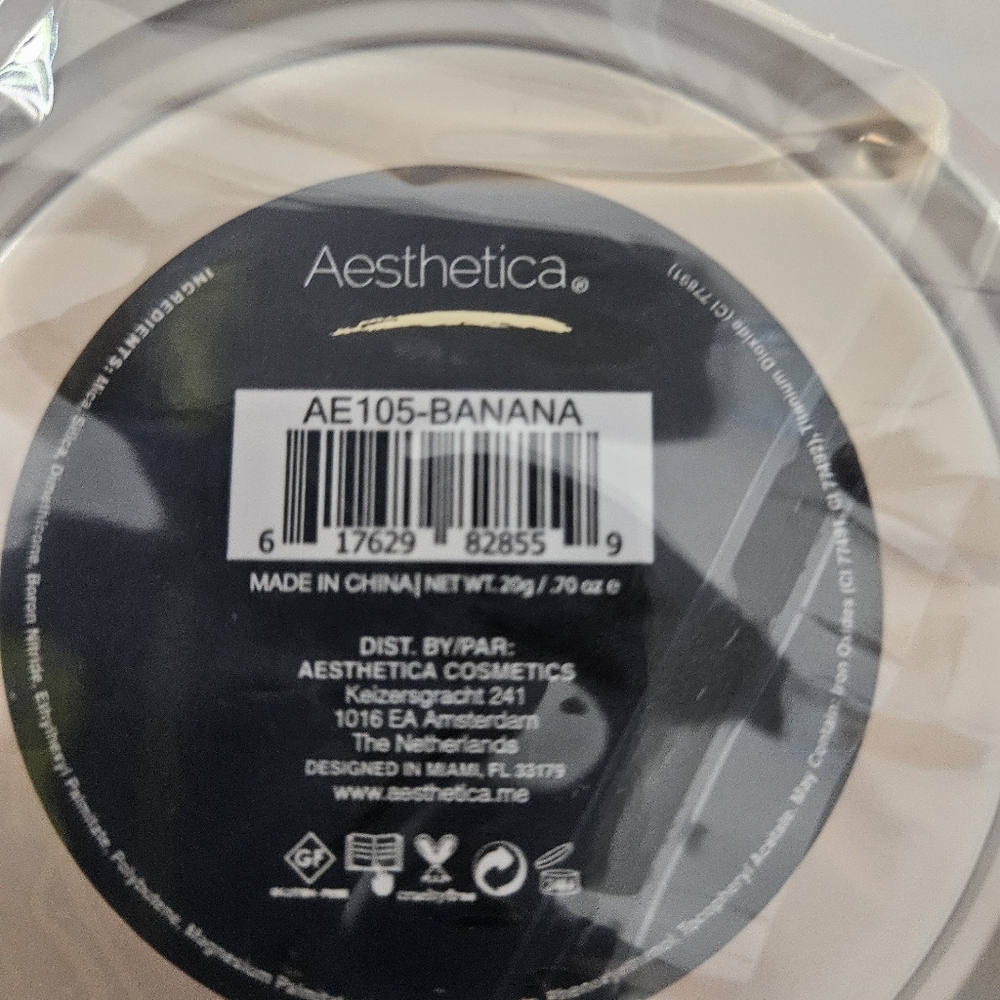 Aesthetica Setting Powder - Picture 3 of 3